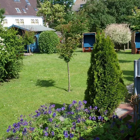 شقة Mit Wohlfuhlgarten D 12 *